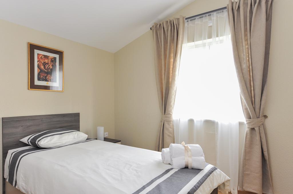 Apartmani Peric Meka Draga Obrovac Exterior foto