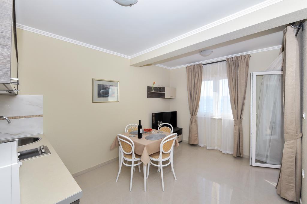 Apartmani Peric Meka Draga Obrovac Exterior foto