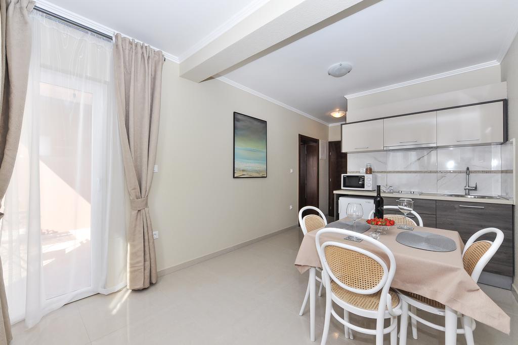 Apartmani Peric Meka Draga Obrovac Exterior foto