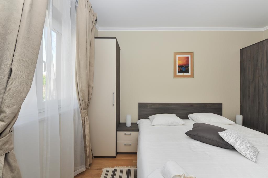 Apartmani Peric Meka Draga Obrovac Exterior foto