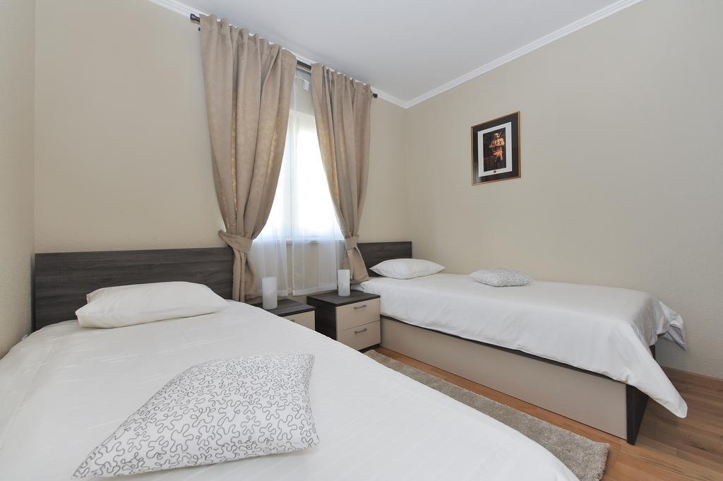 Apartmani Peric Meka Draga Obrovac Exterior foto