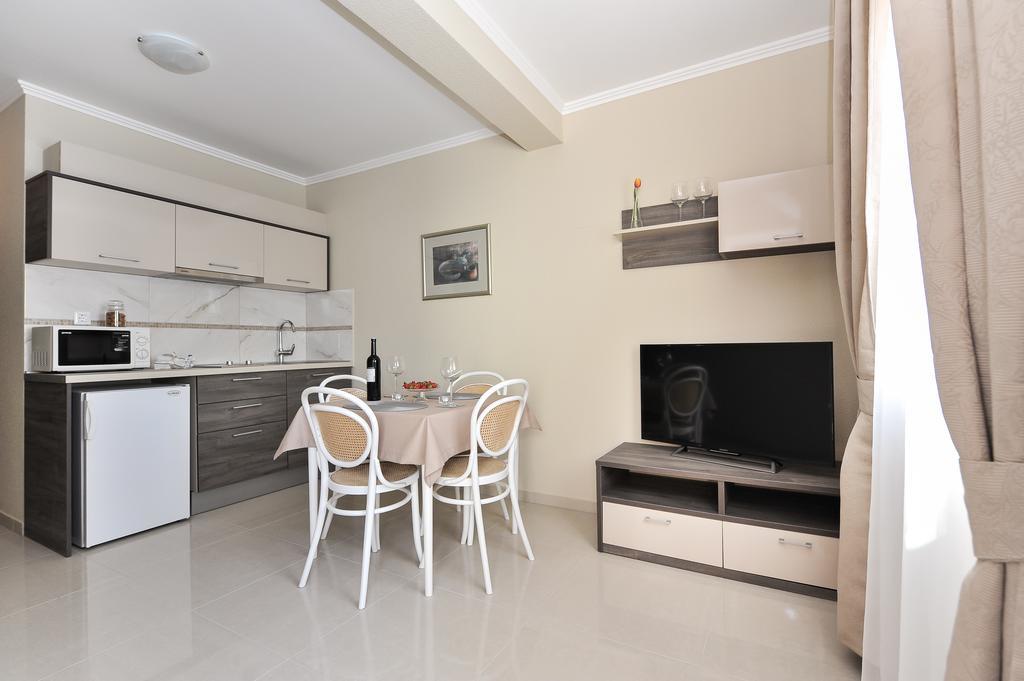 Apartmani Peric Meka Draga Obrovac Exterior foto