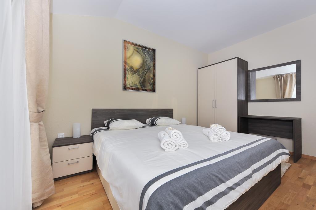 Apartmani Peric Meka Draga Obrovac Exterior foto