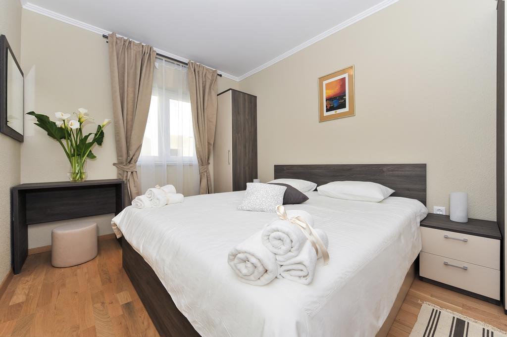 Apartmani Peric Meka Draga Obrovac Exterior foto