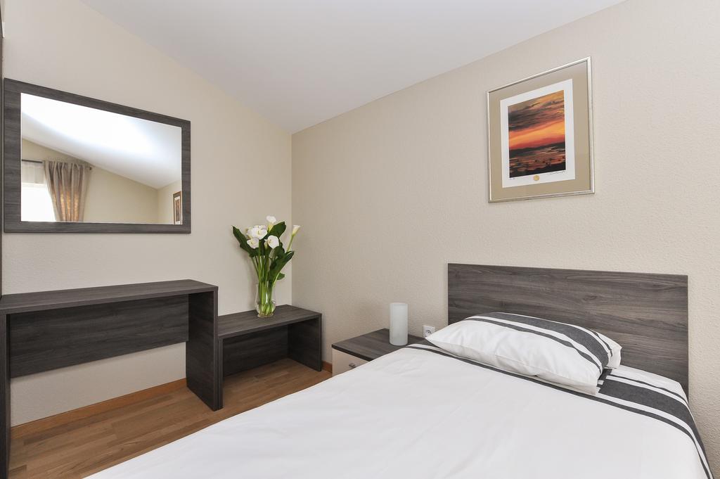 Apartmani Peric Meka Draga Obrovac Exterior foto