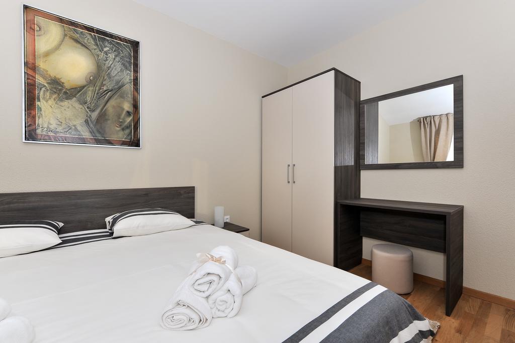 Apartmani Peric Meka Draga Obrovac Exterior foto